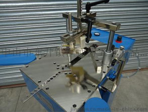 廣東專業(yè)廠家供應(yīng)大型國(guó)畫框大相框大鏡框?qū)Ｓ么笮妥钚驴頿3釘角機(jī)圖片,廣東專業(yè)廠家供應(yīng)大型國(guó)畫框大相框大鏡框?qū)Ｓ么笮妥钚驴頿3釘角機(jī)高清圖片 中山市東升鎮(zhèn)框師傅五金制品廠