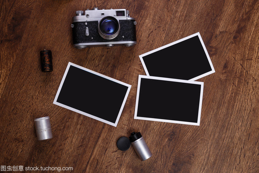 老式相機(jī)與空相框 時(shí)光凝固的藝術(shù)
